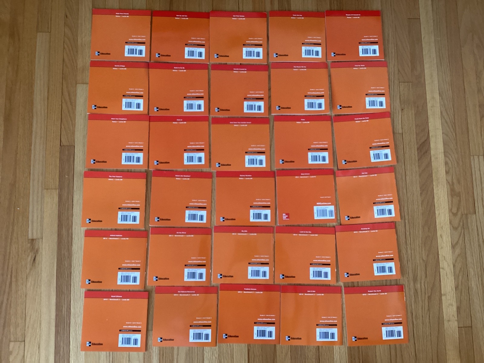 MCGRAW HILL WONDERS LEVELED READERS / GRADE-K / APPROACHING LEVEL / 30 BOOKS