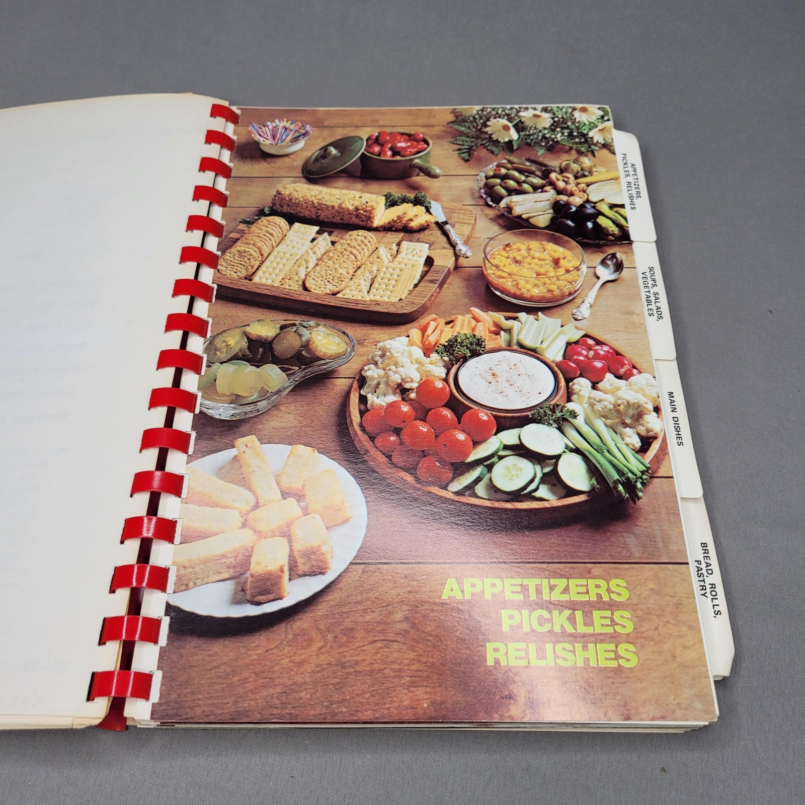 Vintage Yolo General Hospital Auxiliary Incredible Edibles Cookbook Woodland CA