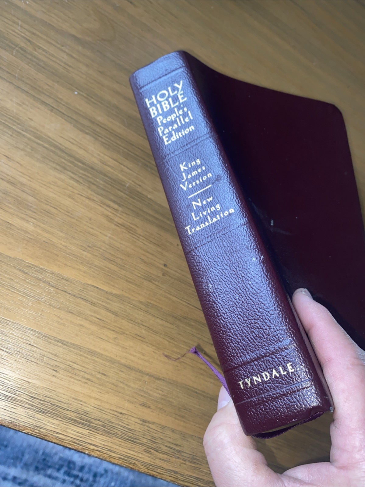 Holy Bible: People’s Parallel Edition King James Version New Living Translation,