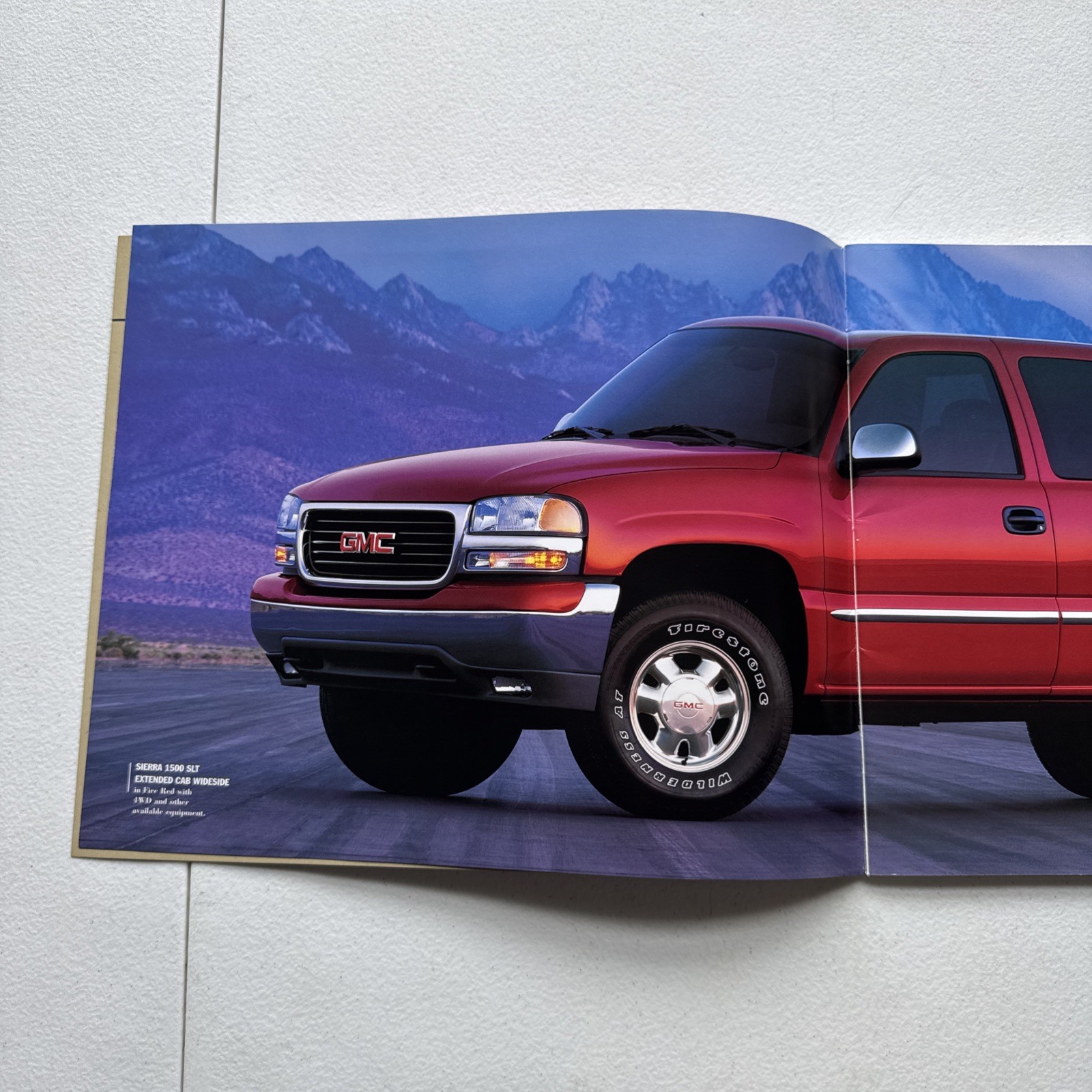 Vintage 2000 GMC Sierra Sales Dealer Brochure Catalog