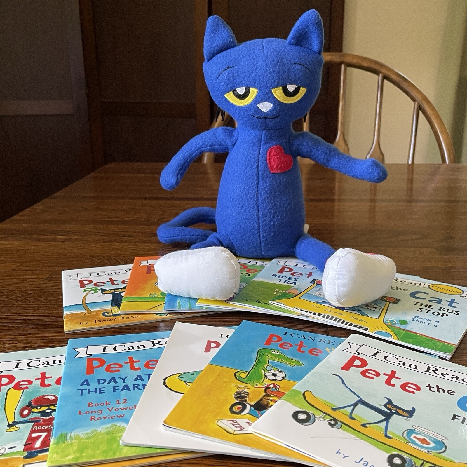 Pete The Cat I Can Read Phonics 11 Book Lot & Plush James Dean Red & Blue Shoes