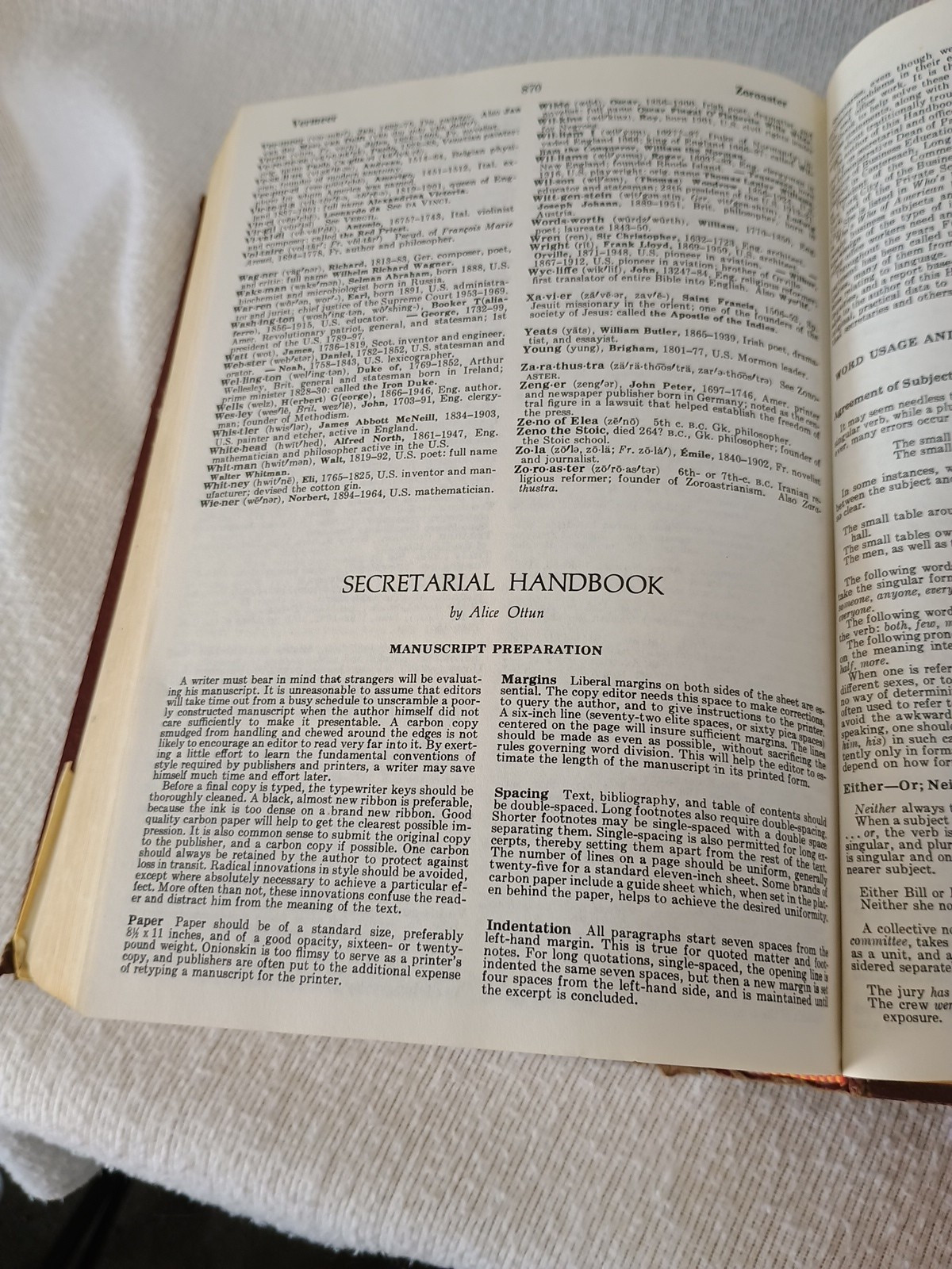Funk & Wagnalls Standard Desk Dictionary 1974 Hardcover 880 Pages