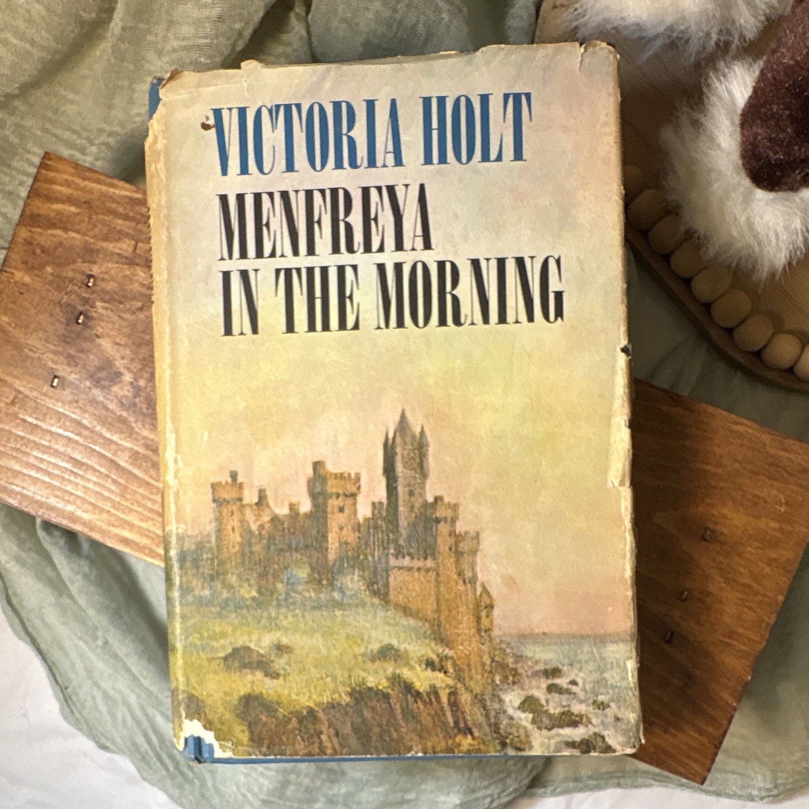 Victoria Holt Menfreya in the Morning HC Dust Jacket Morrow 1966