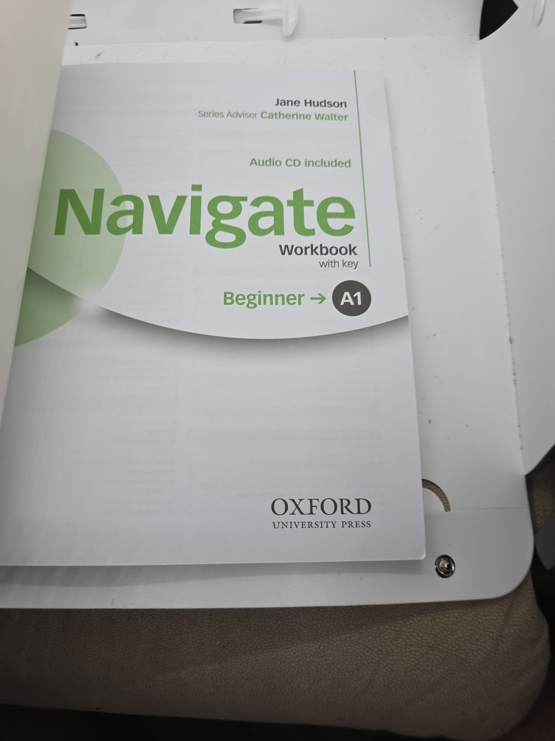 Navigate: A1 Beginner: Workbook with CD (with key): Your… – Hudson, Jane