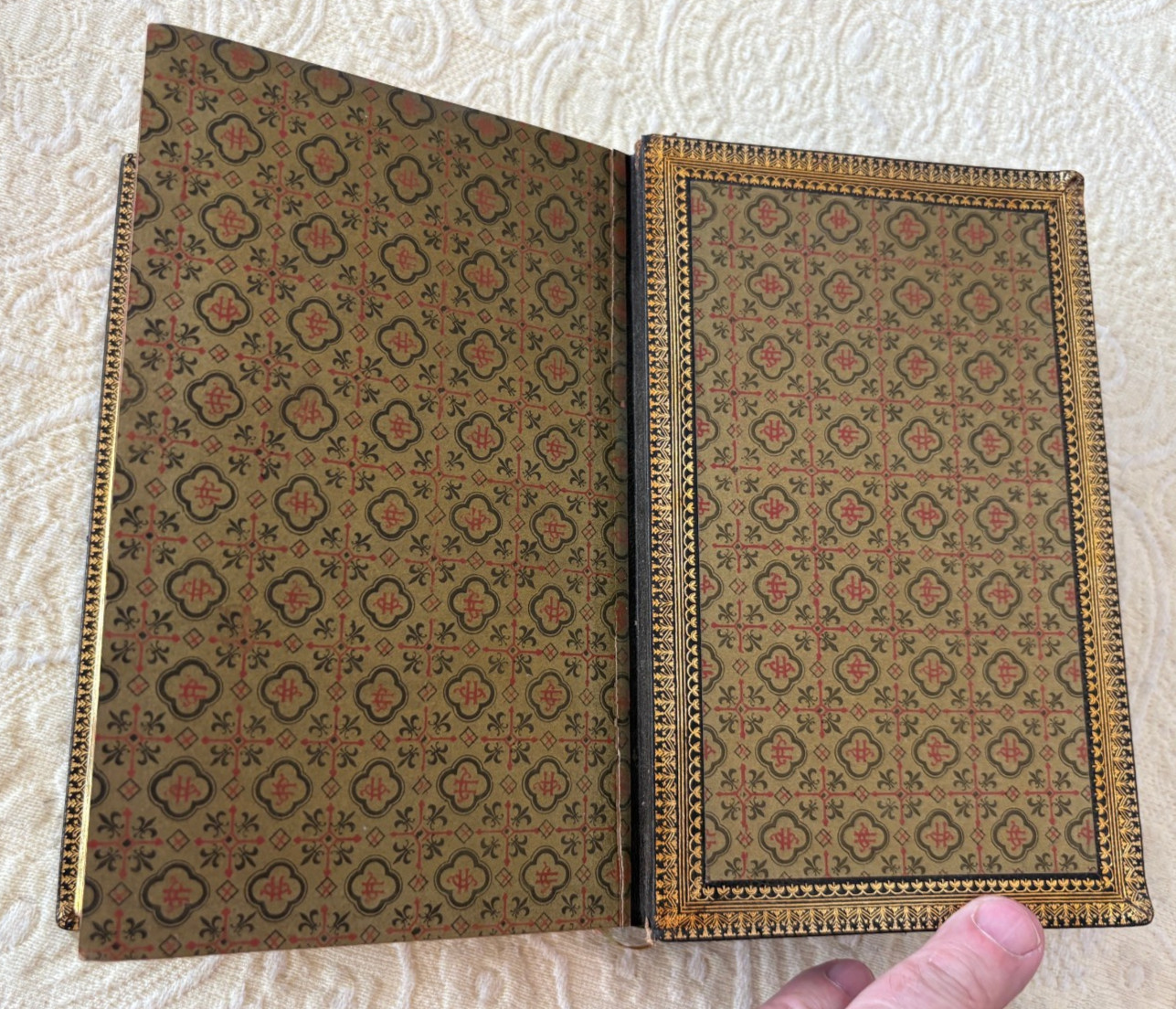 Auguste Petit 1884 leather binding of Nouveau Testament 1878 with gold doublures