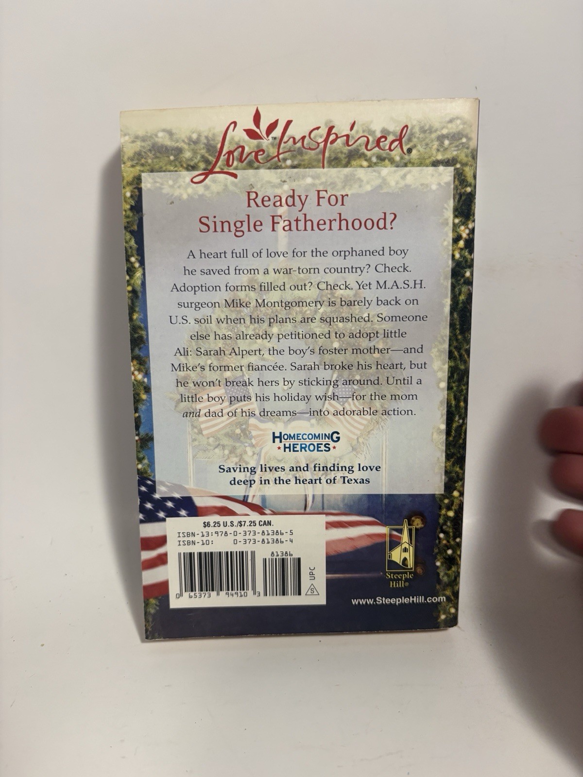 Homefront Holiday (Love Inspired Larger Print Mass Market Paperback – GOOD FAIR