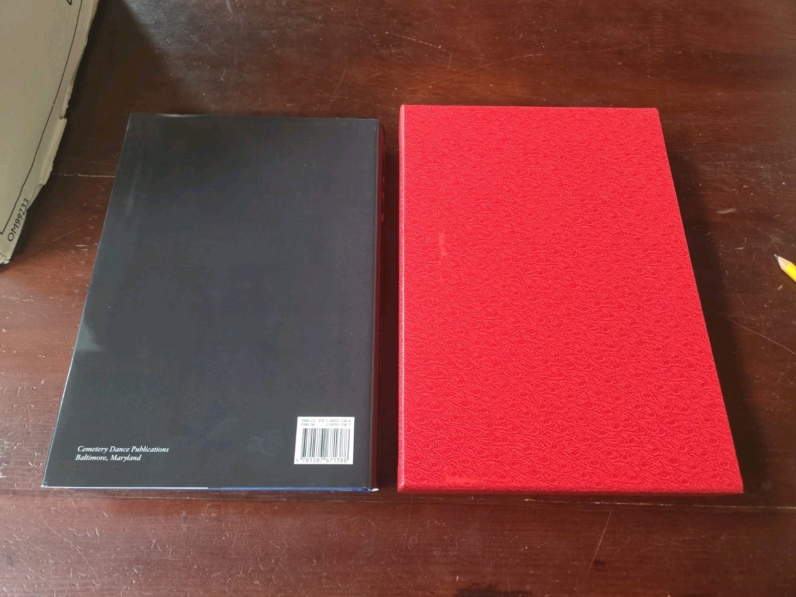 Dark Delicasies Cemetery Dance 2011 SIGNED LIMITED W/SLIPCASE