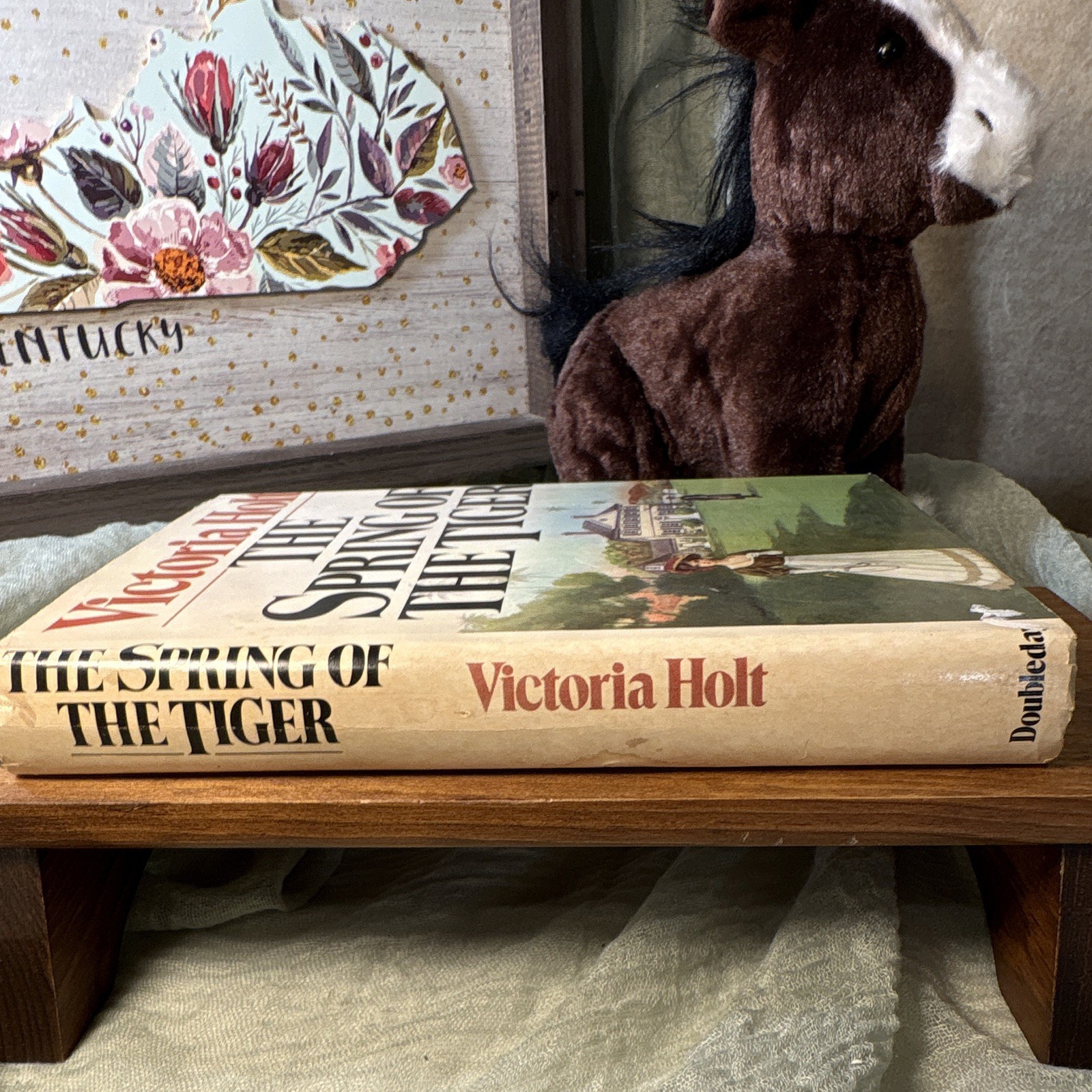 Victoria Holt The Spring of the Tiger HC DJ BCE 1979 Inscribed