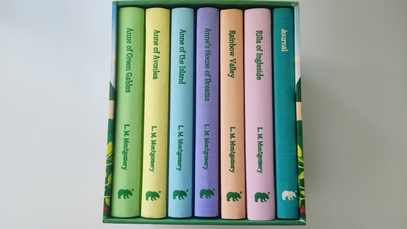 The Anne of Green Gables Collection: Deluxe 6-Book Hardcover Boxed Set + Journal