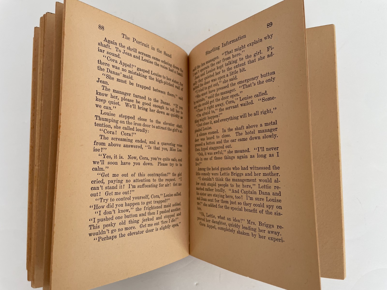 DANA GIRLS #12 -PORTRAIT IN THE SAND – 1ST PRINTING – 1943