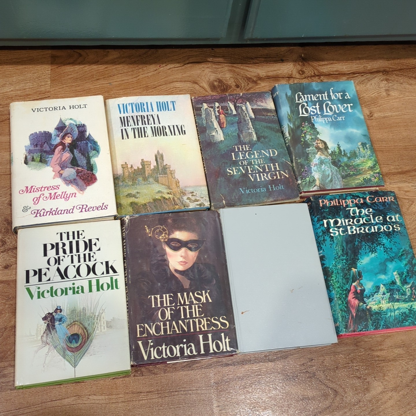 15 book lot of Gothic Romances by Victoria Holt & Philippa Carr