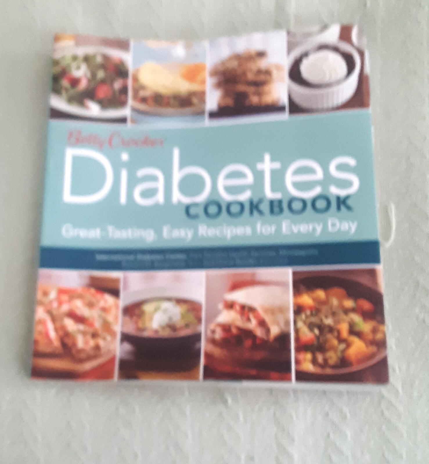 BETTY CROCKER DIABETES COOKBOOK – SOFTBACK – 264 PAGES WITH COLOR PHOTOS