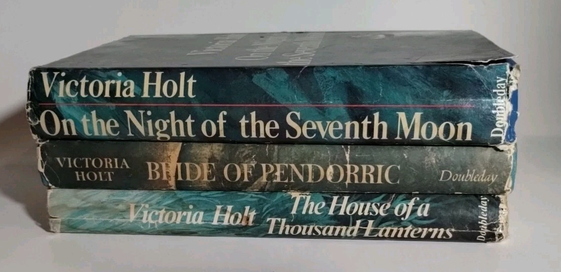 VICTORIA HOLT 3 Book Hardcover Lot Romance, Suspence; HCDJ, Bride of Pendorric..