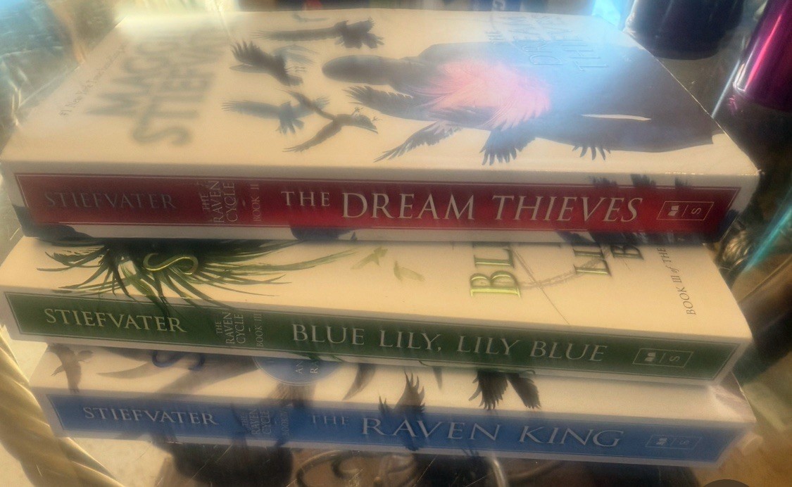 3 Book Lot Raven Cycle Maggie Stiefvater dream thieves, Raven King, Blue Lily