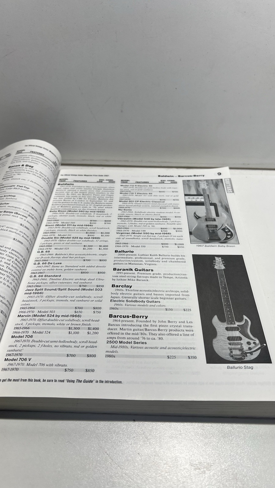The Official Vintage Guitar Price Guide 🎸📖 (2007) by Alan Greenwood & Gil