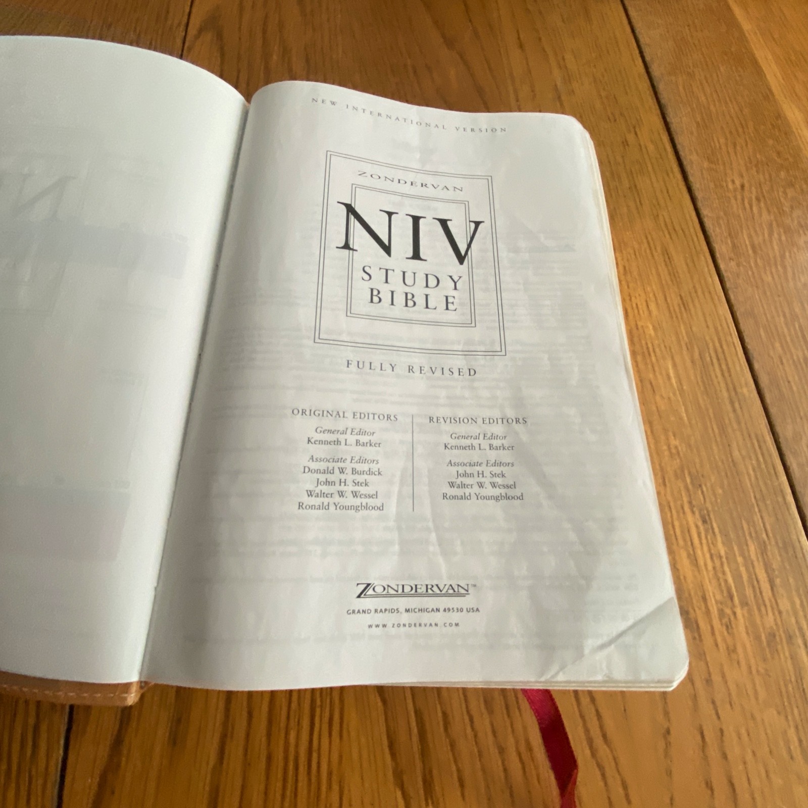 NIV Compact Study Bible Zondervan Italian Duo Tone Camel Burgundy