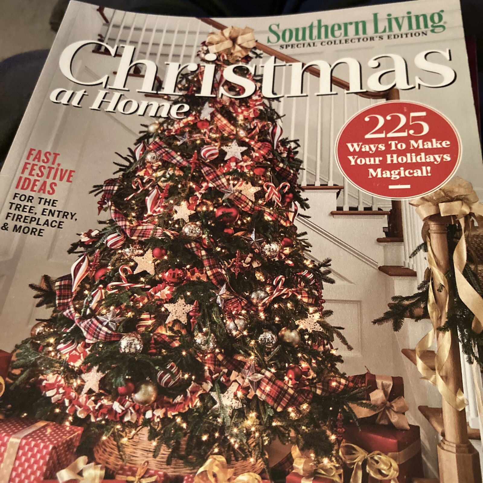 BHG Specials: SOUTHERN LIVING : CHRISTMAS AT HOME magazine 2022-23. T-563